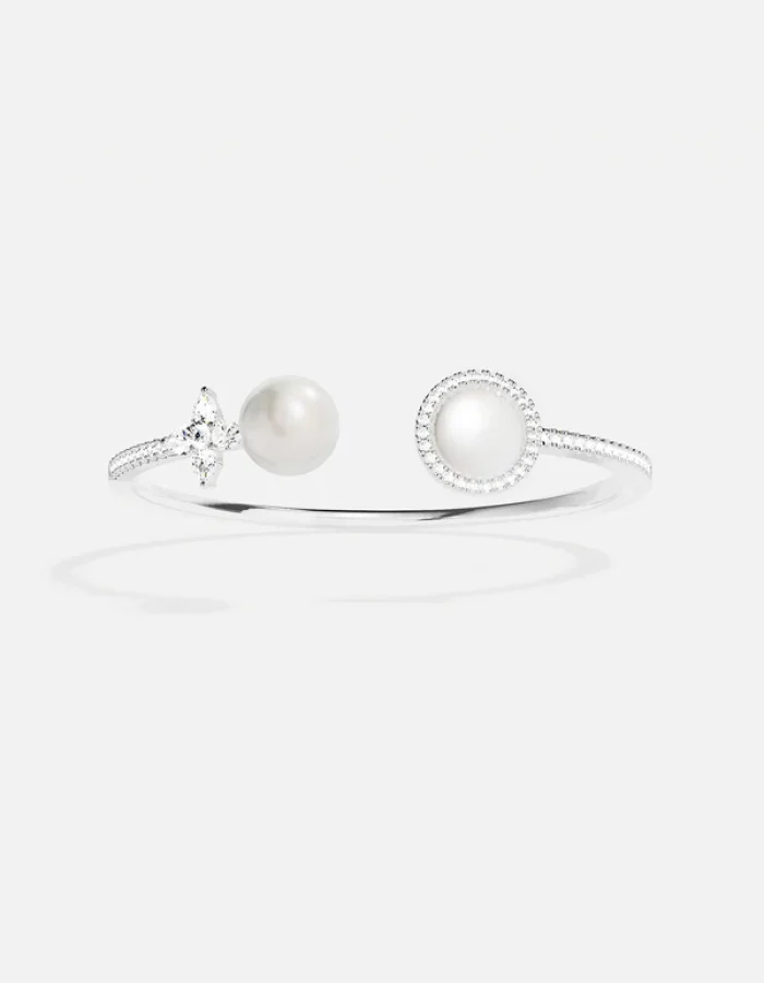 White nacre and pearl cuffs